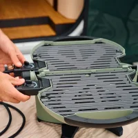 NomadiQ tragbarer und klappbarer Camping Elektro Grill Zementfarben